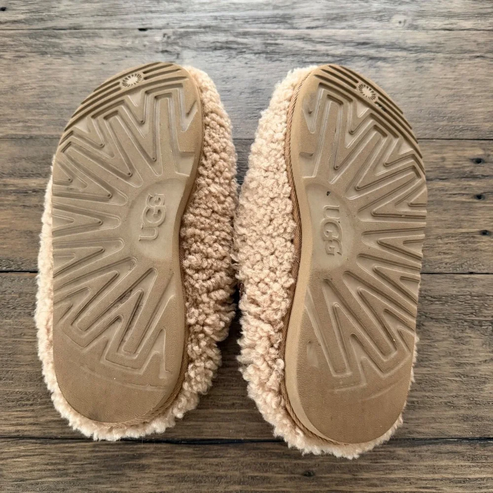 UGG Girls size 4 Tasman Curly‎ Sand Tan Faux Fur Slippers Clogs Shoes
